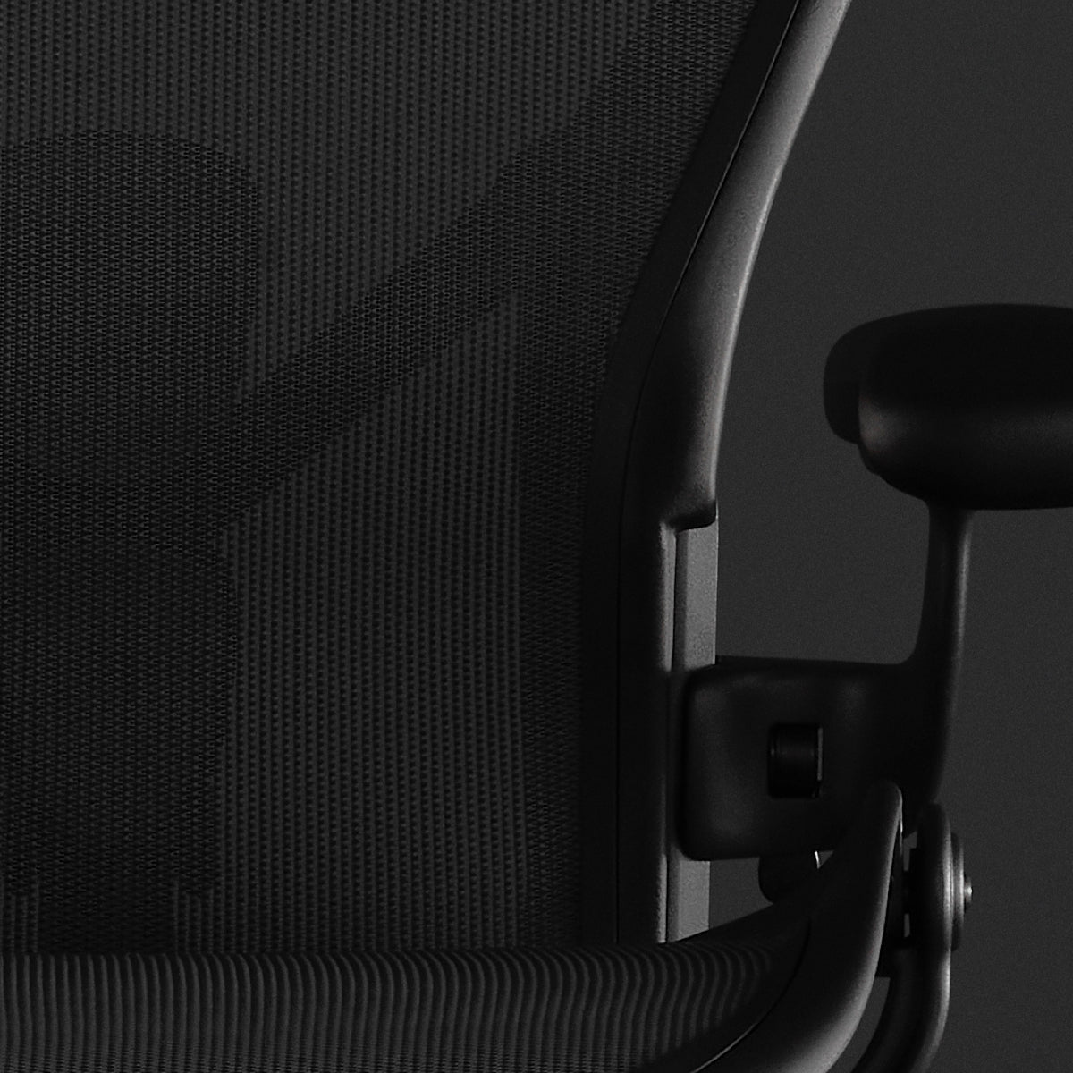 特写镜头：Aeron座椅上的8Z Pellicle悬架支撑材料。